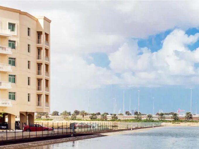 Queue Point Apartments - Dubailand by Mazaya